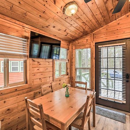 Beautiful New Bern Studio Cabin With Fire Pit! ภายนอก รูปภาพ
