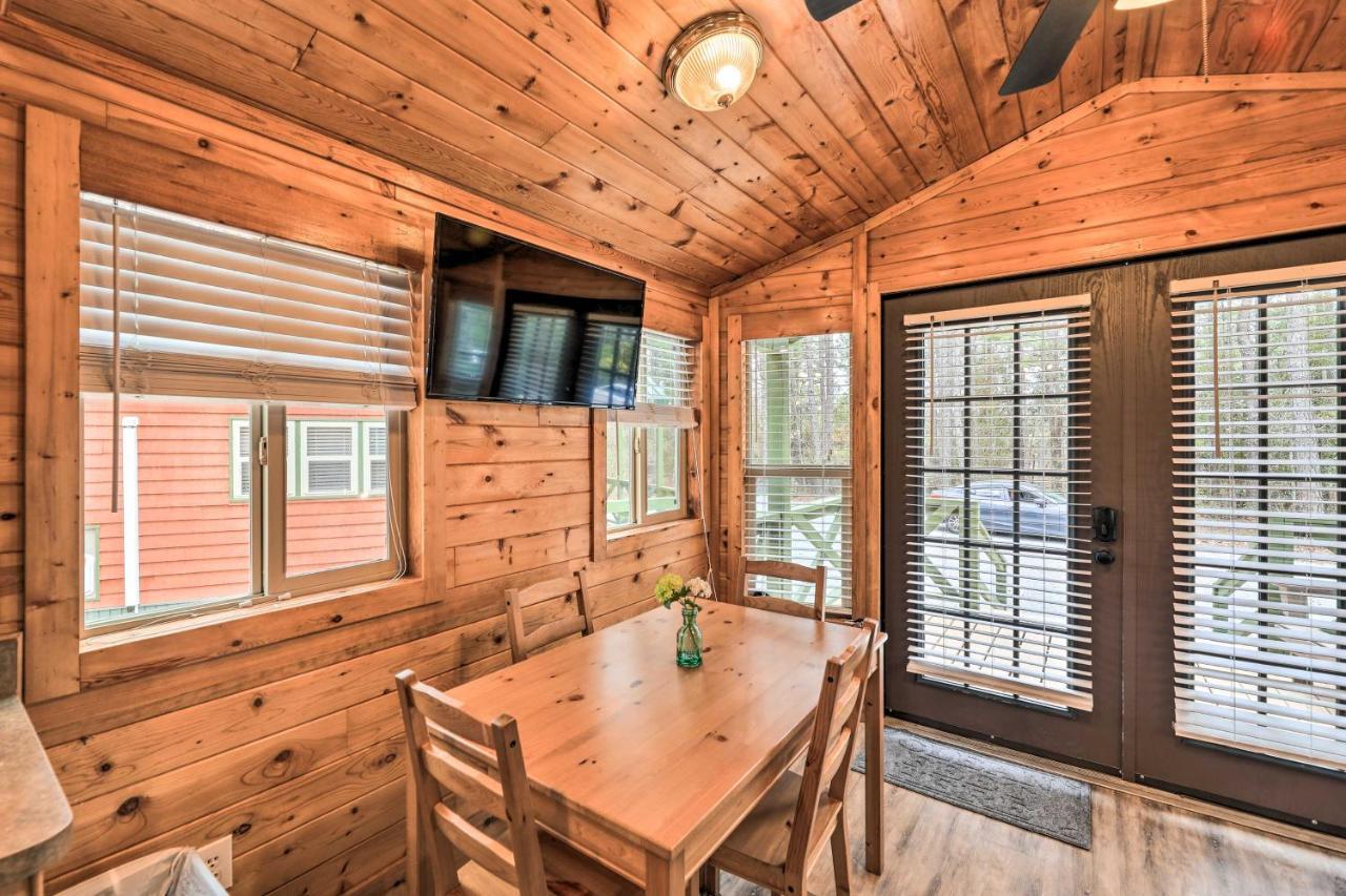 Beautiful New Bern Studio Cabin With Fire Pit! ภายนอก รูปภาพ
