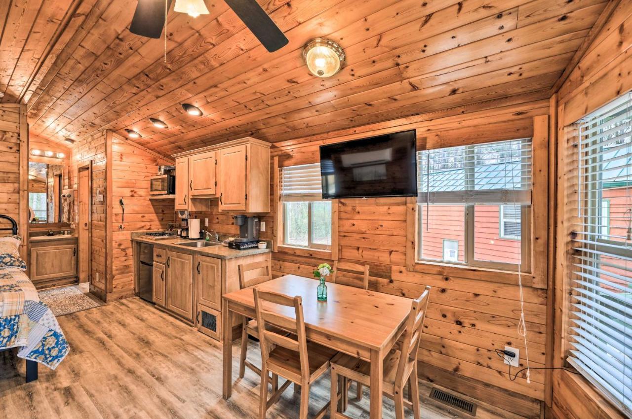 Beautiful New Bern Studio Cabin With Fire Pit! ภายนอก รูปภาพ
