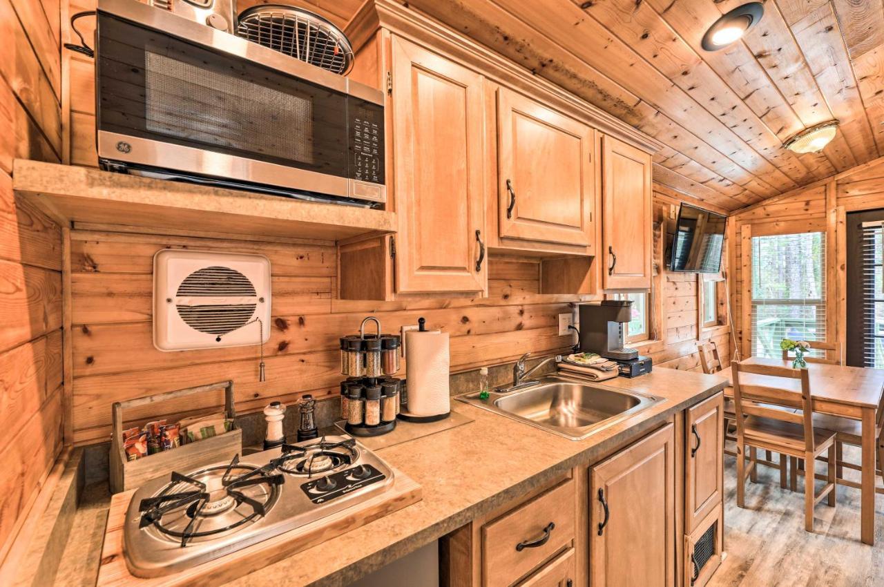 Beautiful New Bern Studio Cabin With Fire Pit! ภายนอก รูปภาพ