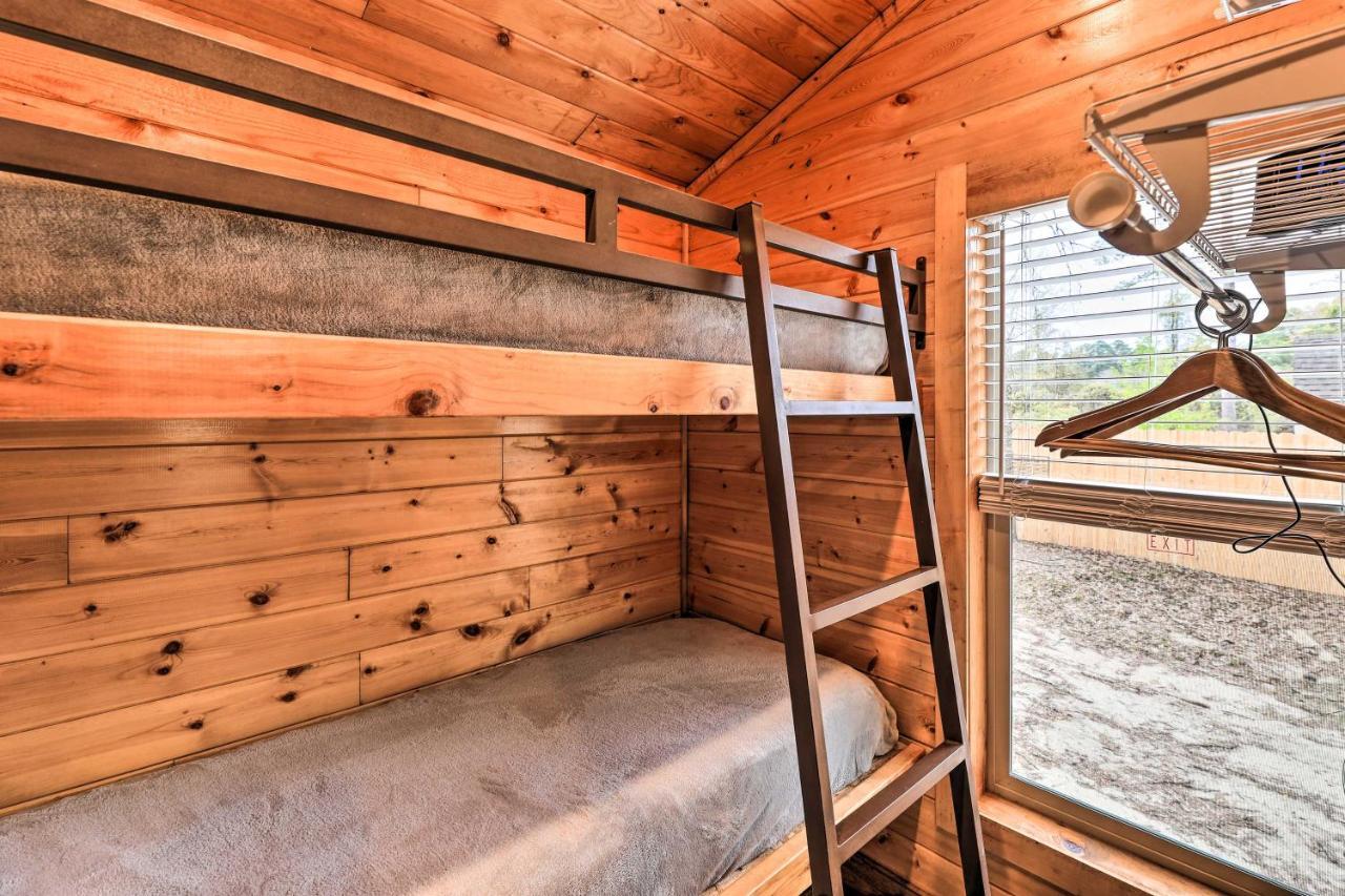 Beautiful New Bern Studio Cabin With Fire Pit! ภายนอก รูปภาพ