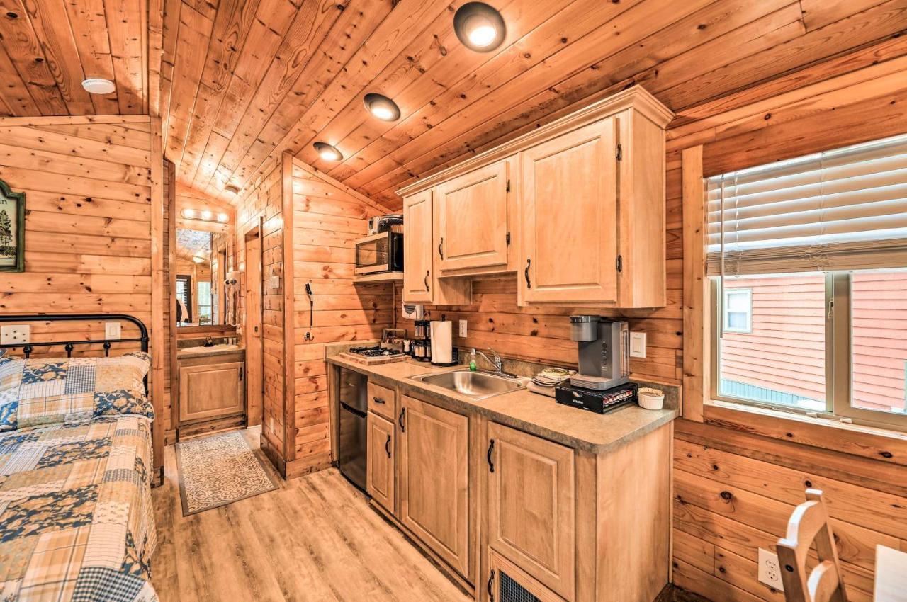 Beautiful New Bern Studio Cabin With Fire Pit! ภายนอก รูปภาพ