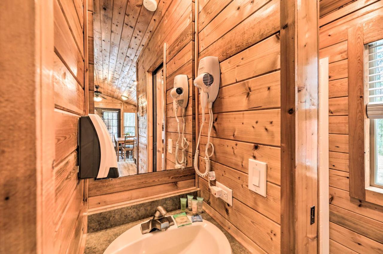 Beautiful New Bern Studio Cabin With Fire Pit! ภายนอก รูปภาพ